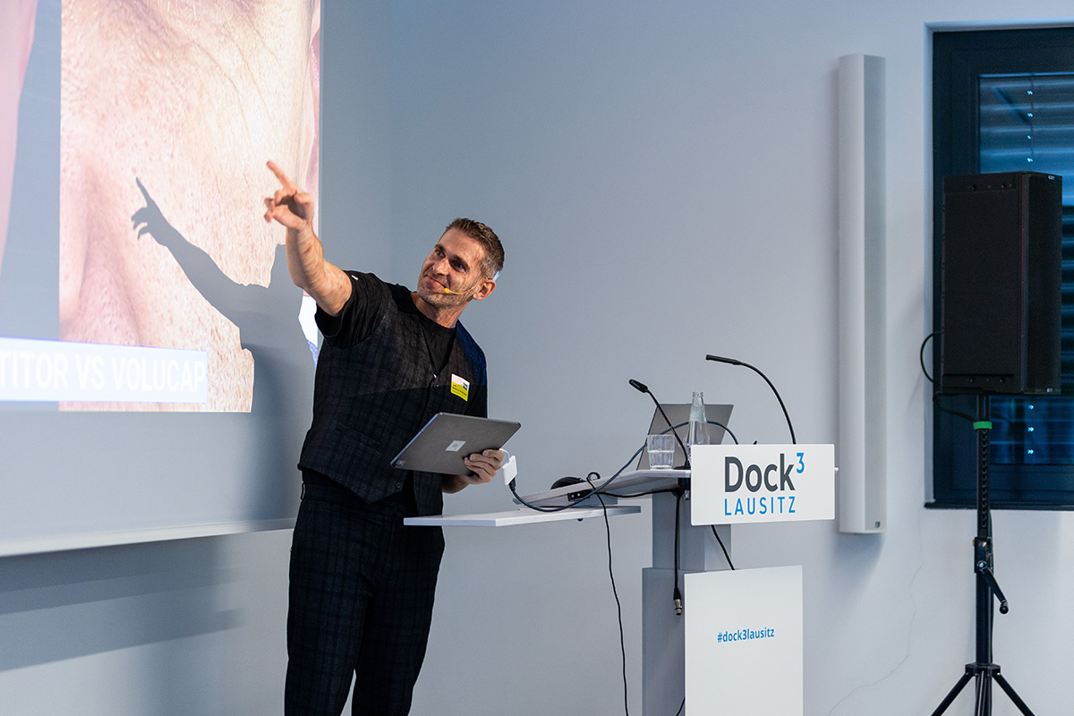 Sven Bliedung von der Heide, Volucap hielt die Keynote auf der Ersten Lausitzer KI-Konferenz im Dock3