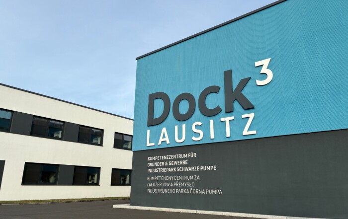Im Dock3 Lausitz im Industriepark Schwarze Pumpe gibt es freie Büros und Werkstattflächen. Interessenten können sie mieten.